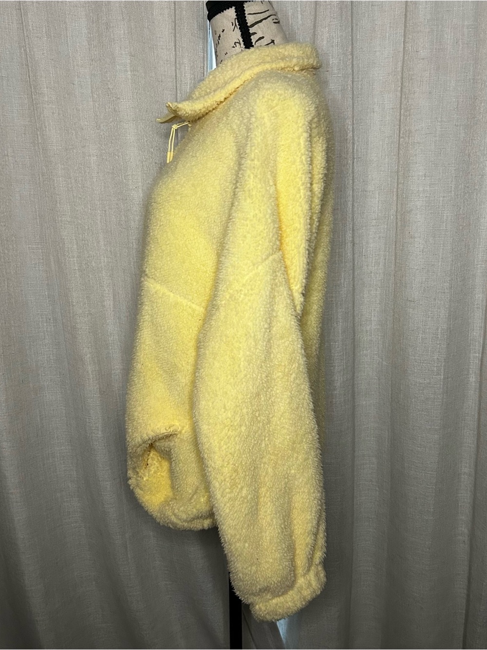 No Boundaries Women's Yellow XL Plush Half-Zip Pullover - Picture 4 of 5